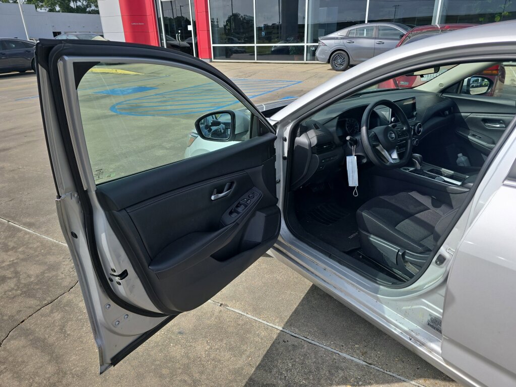 Used 2023 Nissan Sentra SV FWD image 11