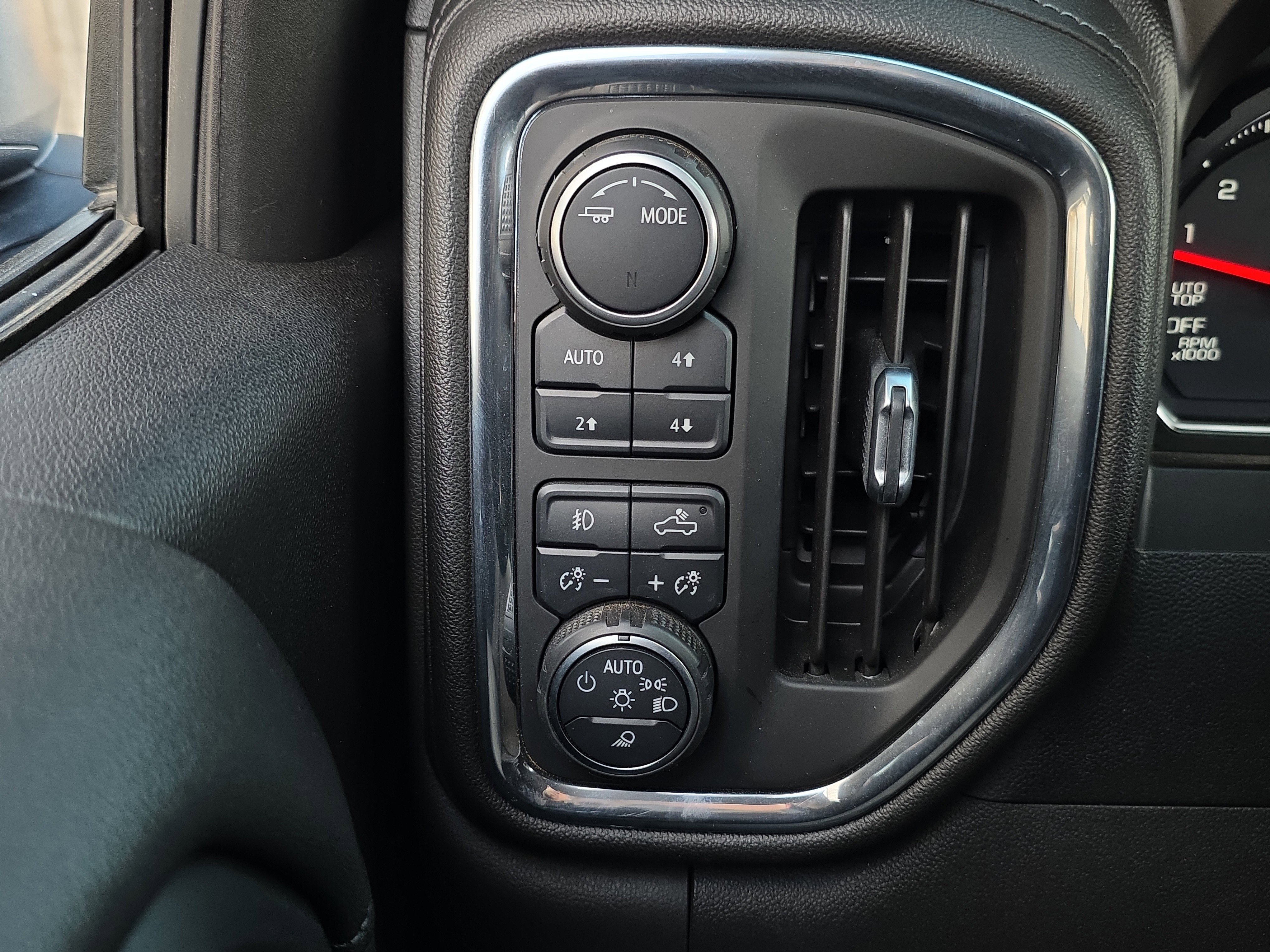 Used 2021 Chevrolet Silverado 1500 LT Trail Boss w/ Convenience Package II image 30