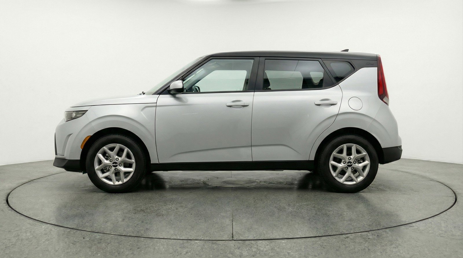 Used 2025 Kia Soul LX w/ LX Technology Package image 5
