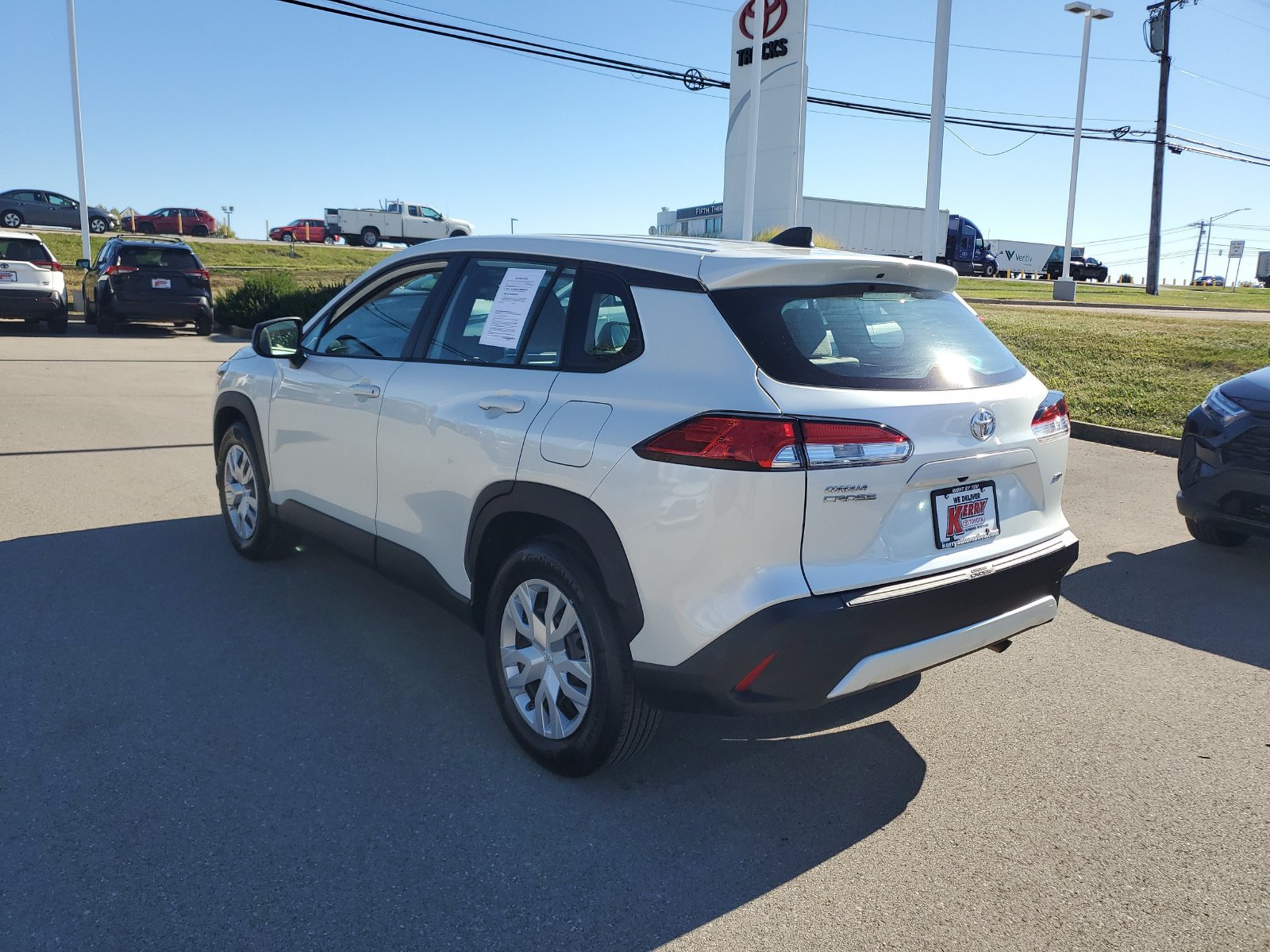 Used 2023 Toyota Corolla Cross L AWD/4WD image 3