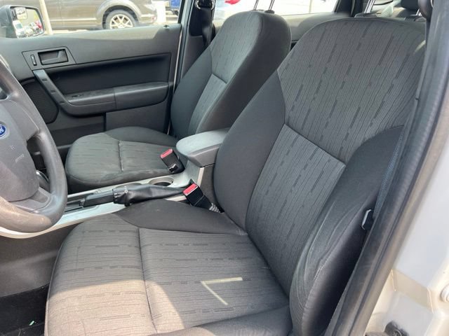 Used 2010 Ford Focus SE FWD image 15