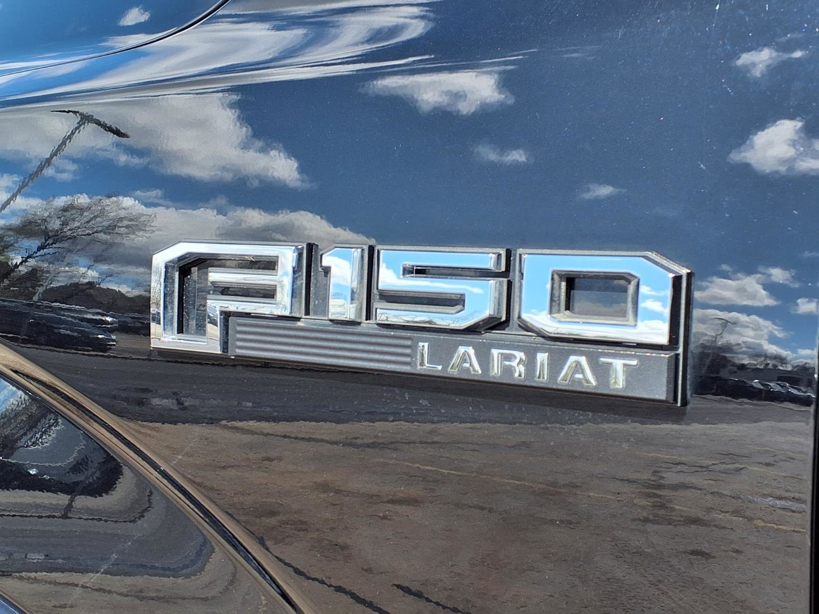 Used 2017 Ford F150 Lariat w/ Equipment Group 502A Luxury AWD/4WD image 15