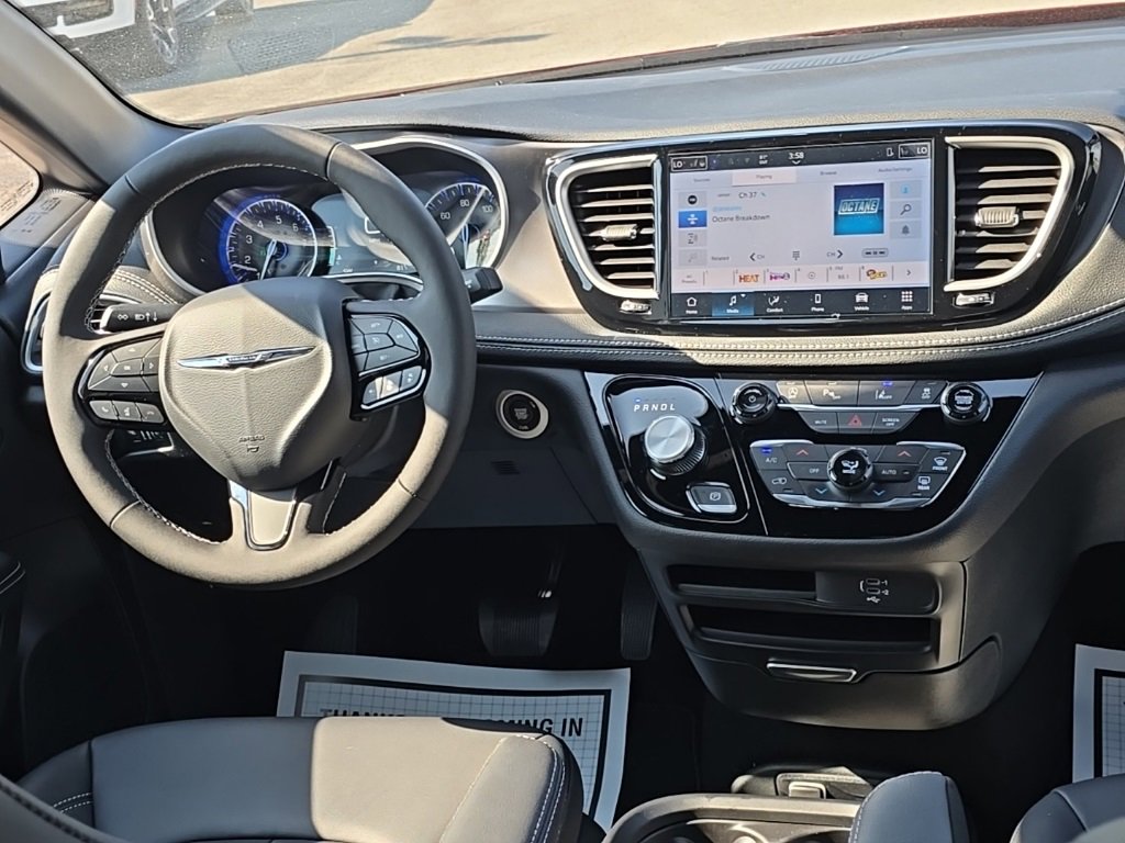 New 2026 Chrysler Pacifica Select image 24