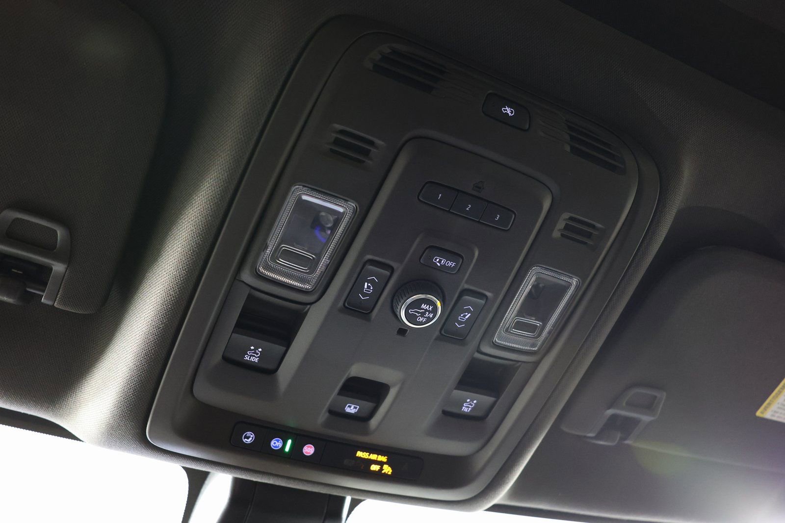 Used 2021 GMC Yukon XL Denali w/ Denali Premium Package image 33