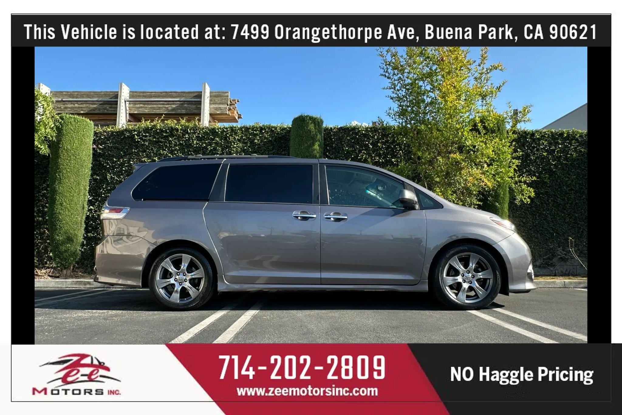 Used 2017 Toyota Sienna SE Premium w/ Cargo Management Package FWD image 6