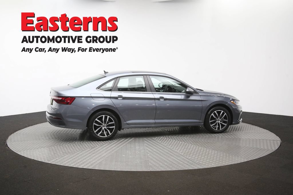 Used 2025 Volkswagen Jetta SE FWD image 43
