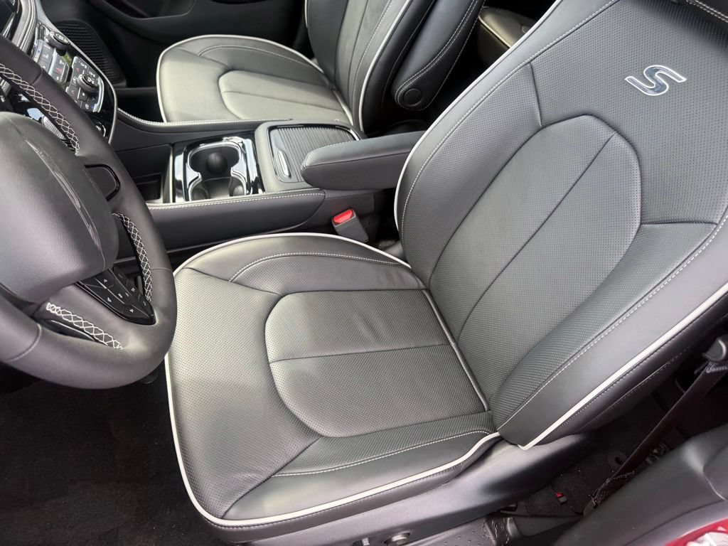 New 2027 Chrysler Pacifica Limited AWD/4WD image 17