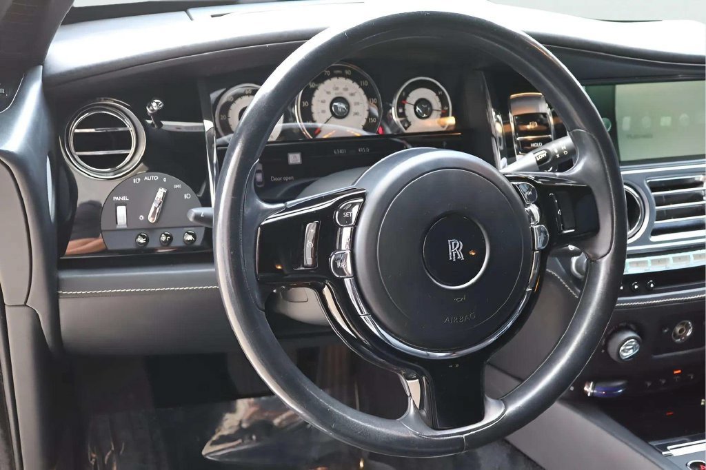 Used 2015 Rolls-Royce Wraith RWD image 15