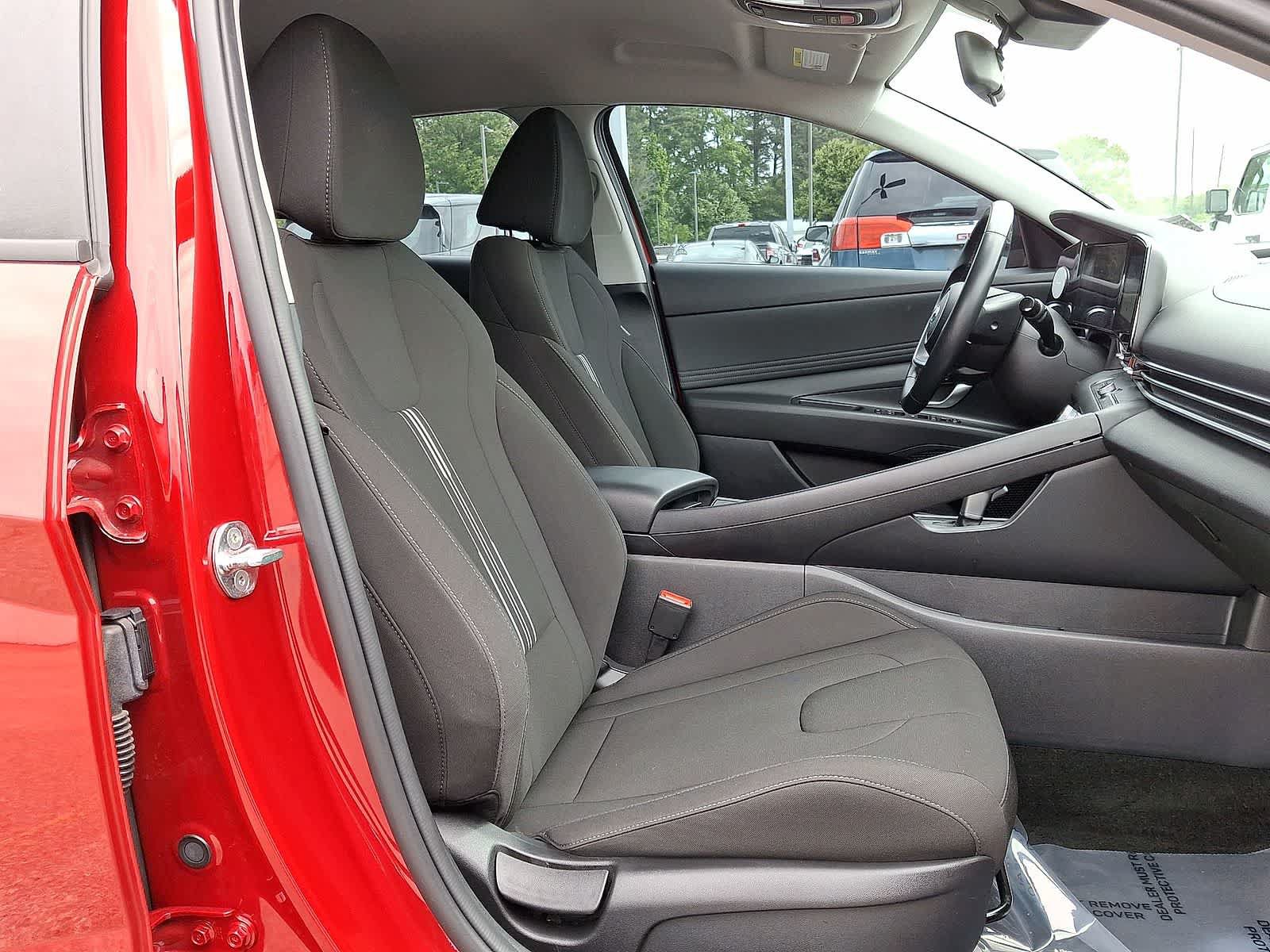 Used 2023 Hyundai Elantra SEL w/ Convenience Package FWD image 32