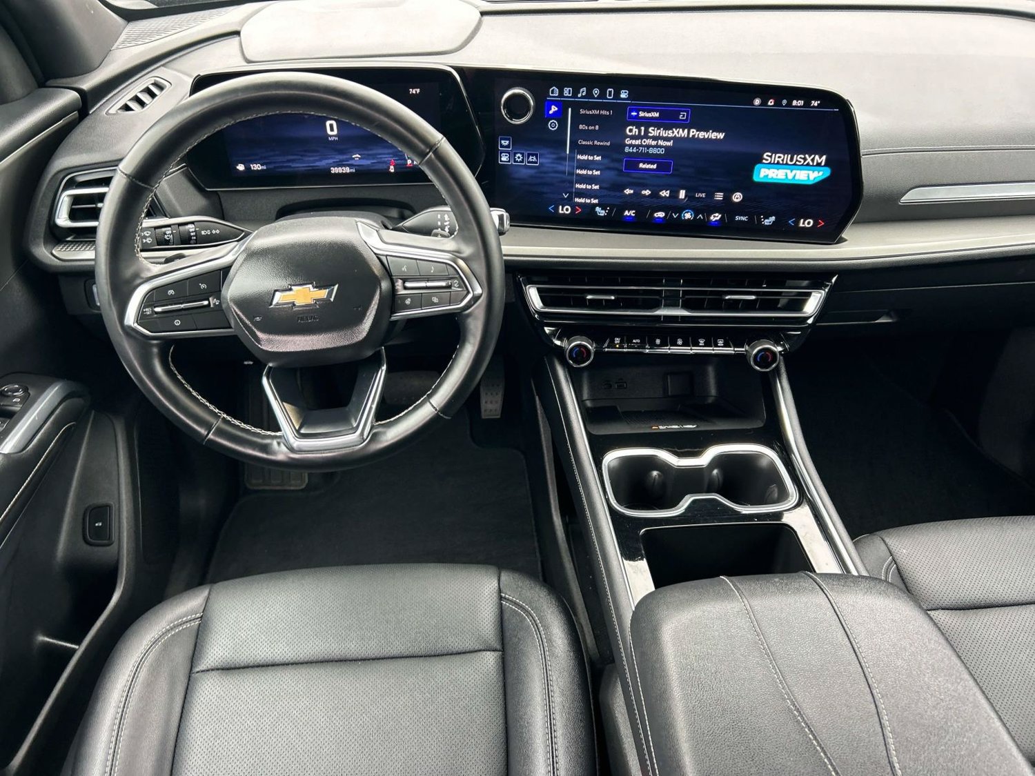 Used 2025 Chevrolet Traverse LT FWD image 17