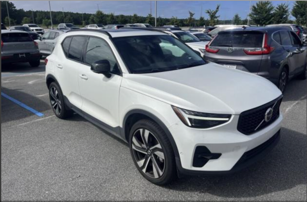 Certified 2025 Volvo XC40 B5 Ultra AWD/4WD image 10