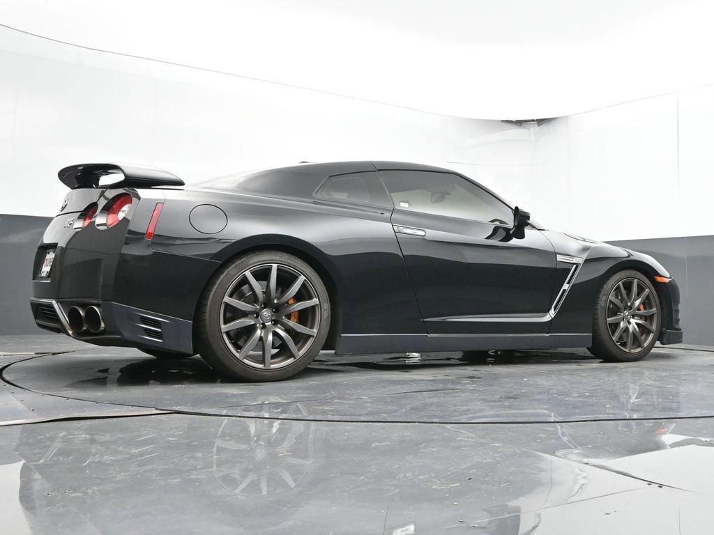 Used 2014 Nissan GT-R Premium image 45