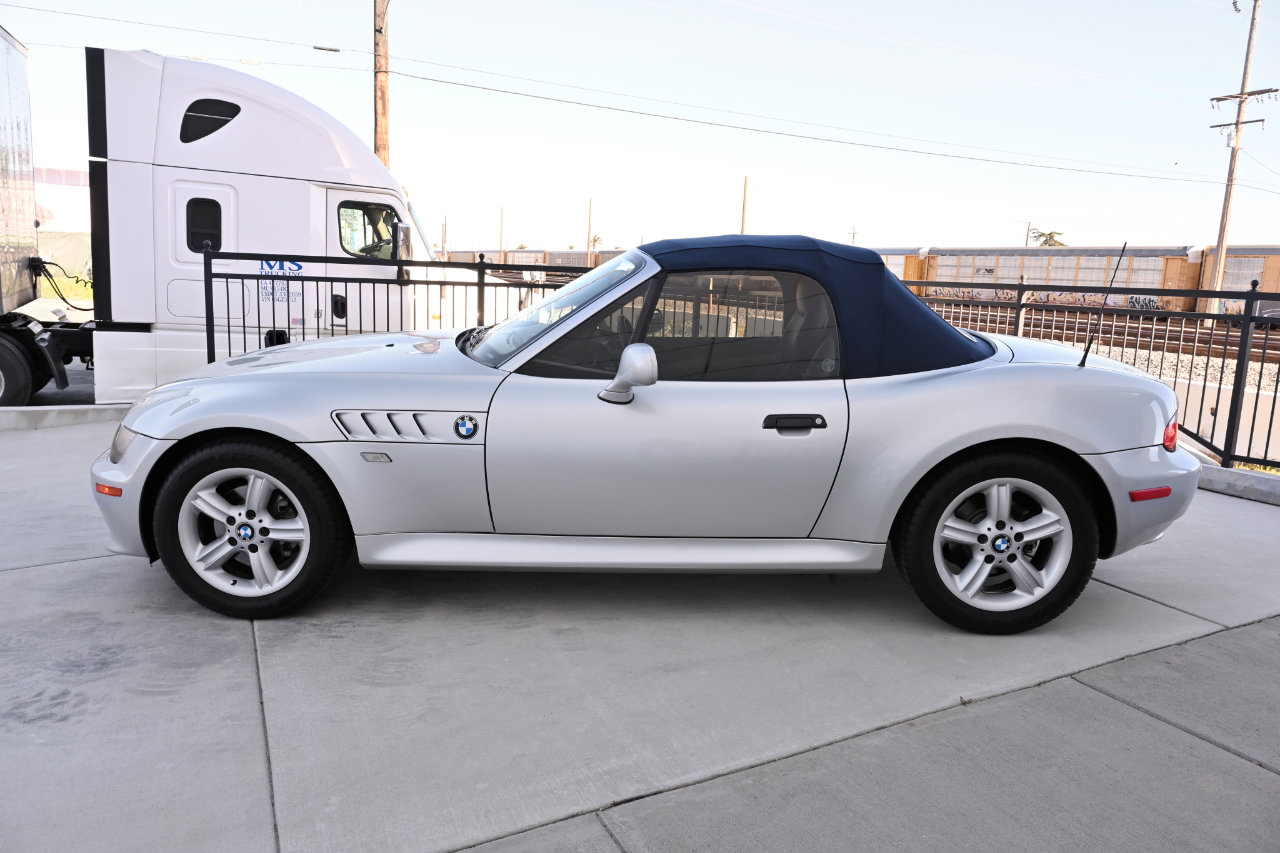 Used 2000 BMW Z3 2.5i image 3