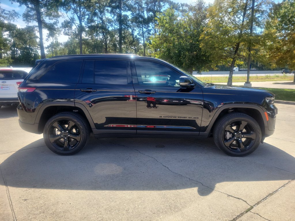 Used 2025 Jeep Grand Cherokee Limited w/ Black Appearance Package RWD image 8
