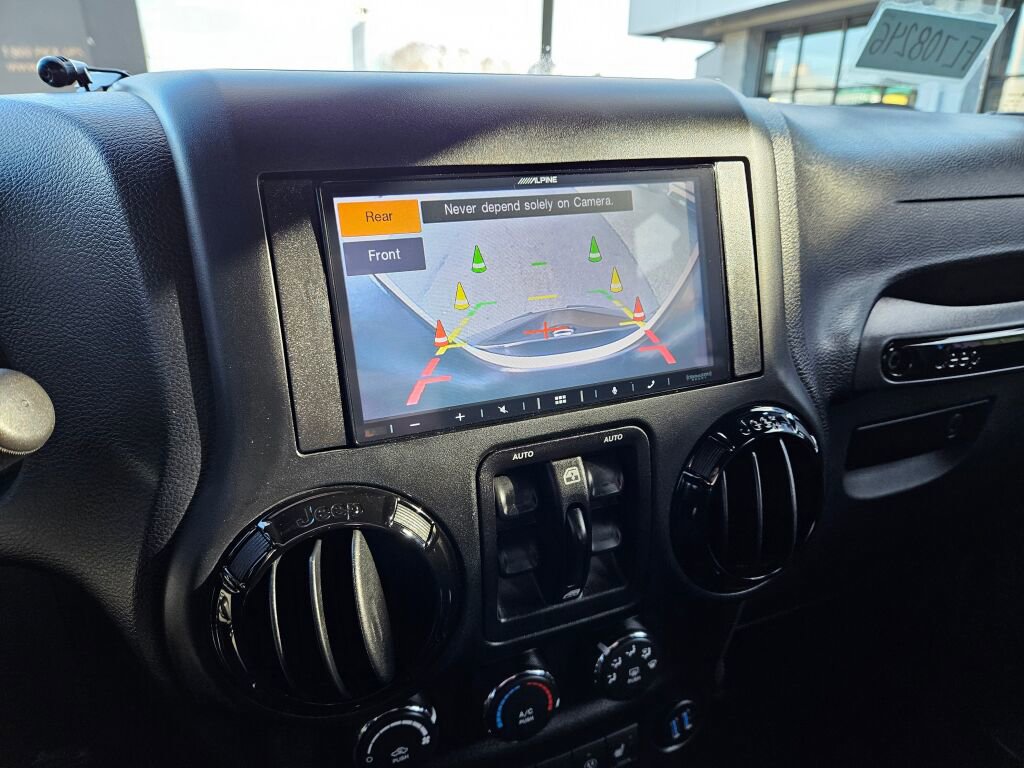 Used 2015 Jeep Wrangler Unlimited Sahara image 25