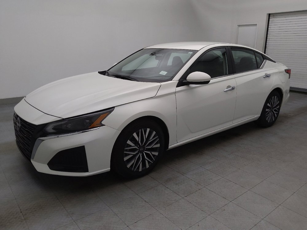 Used 2023 Nissan Altima 2.5 SV image 2
