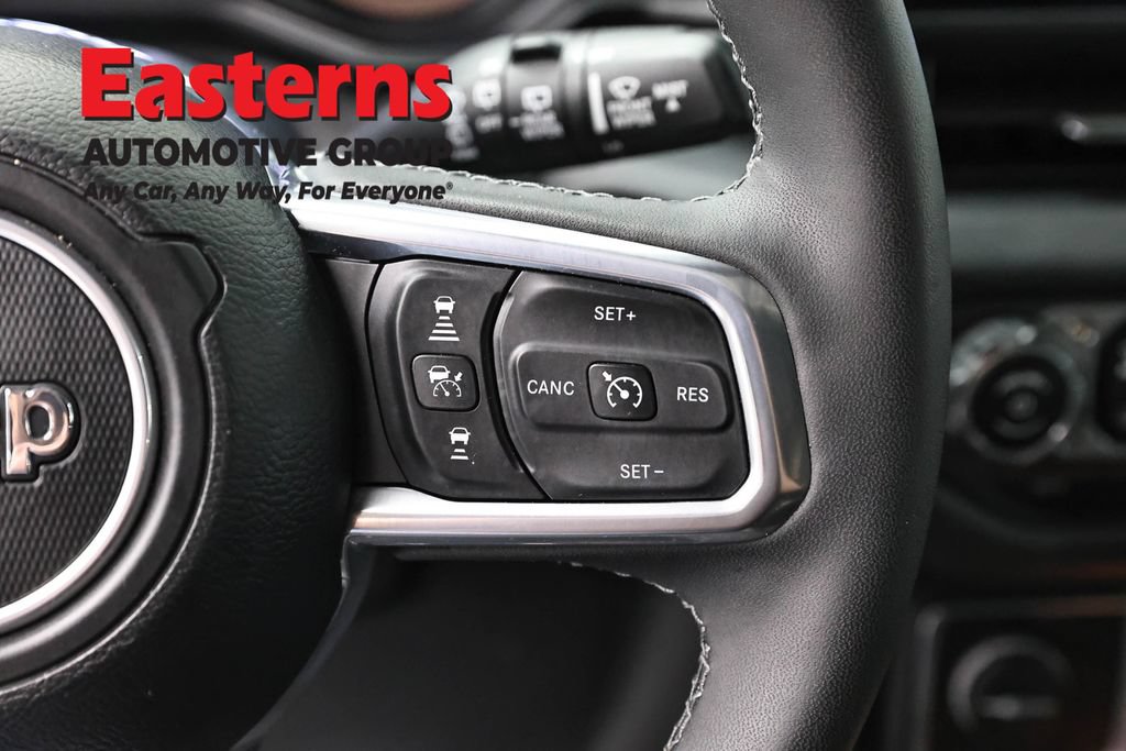 Used 2025 Jeep Wrangler Unlimited Sahara AWD/4WD image 16