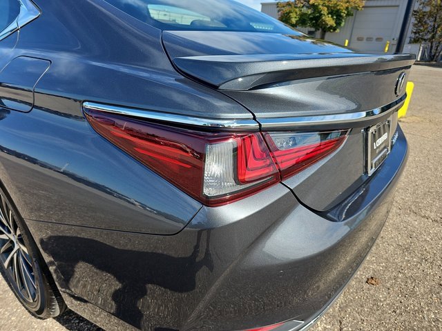 Certified 2025 Lexus ES 300h w/ Premium Package image 35