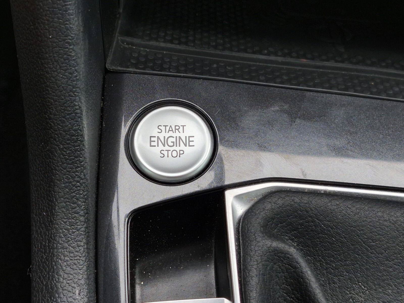 Used 2023 Volkswagen Tiguan SE FWD image 32