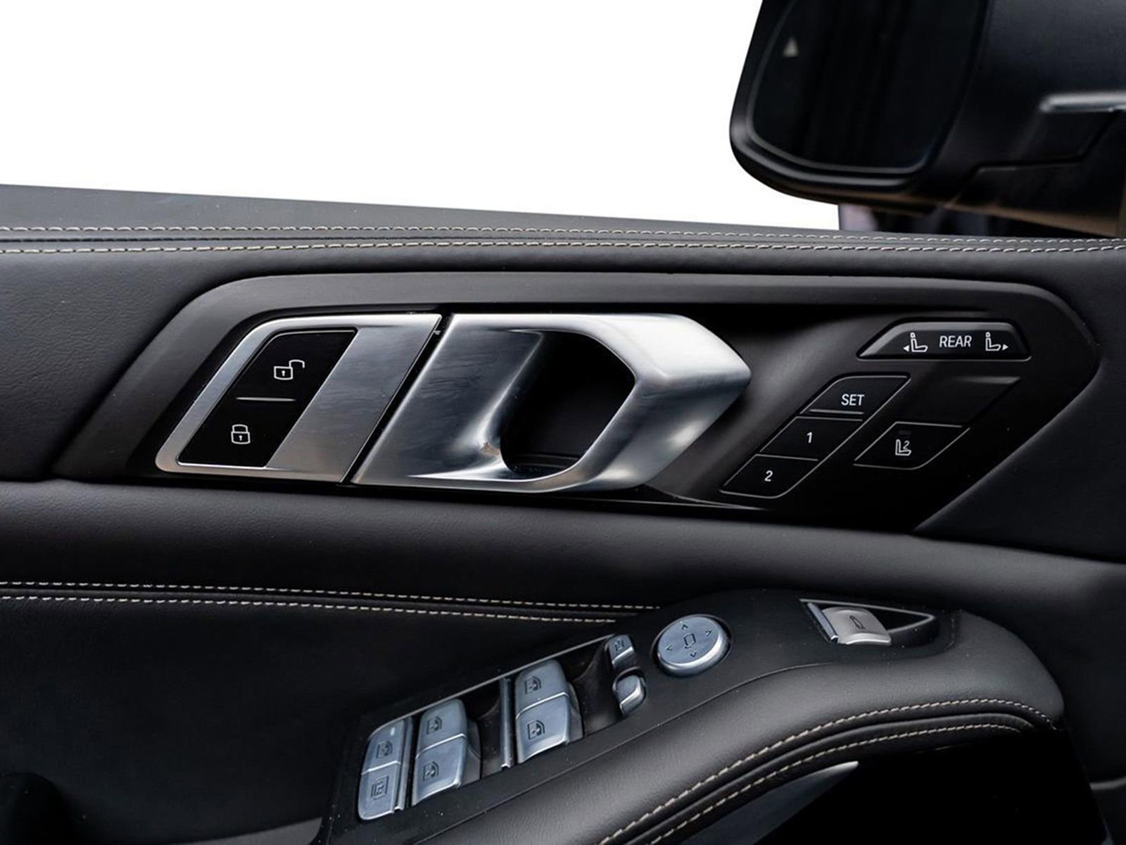 Used 2023 BMW X7 xDrive40i w/ Premium Package image 62