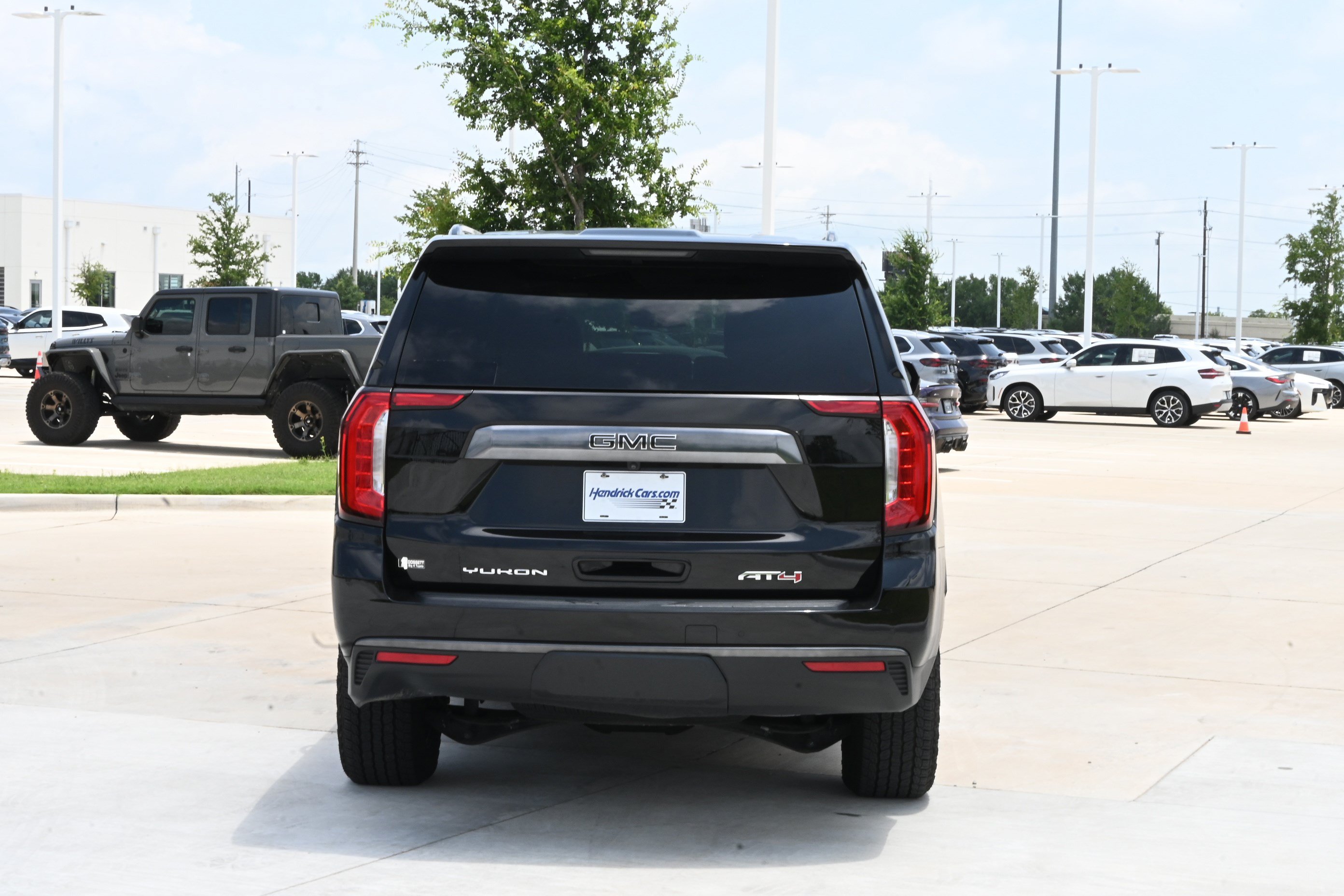 Used 2023 GMC Yukon XL AT4 w/ AT4 Premium Package AWD/4WD image 6