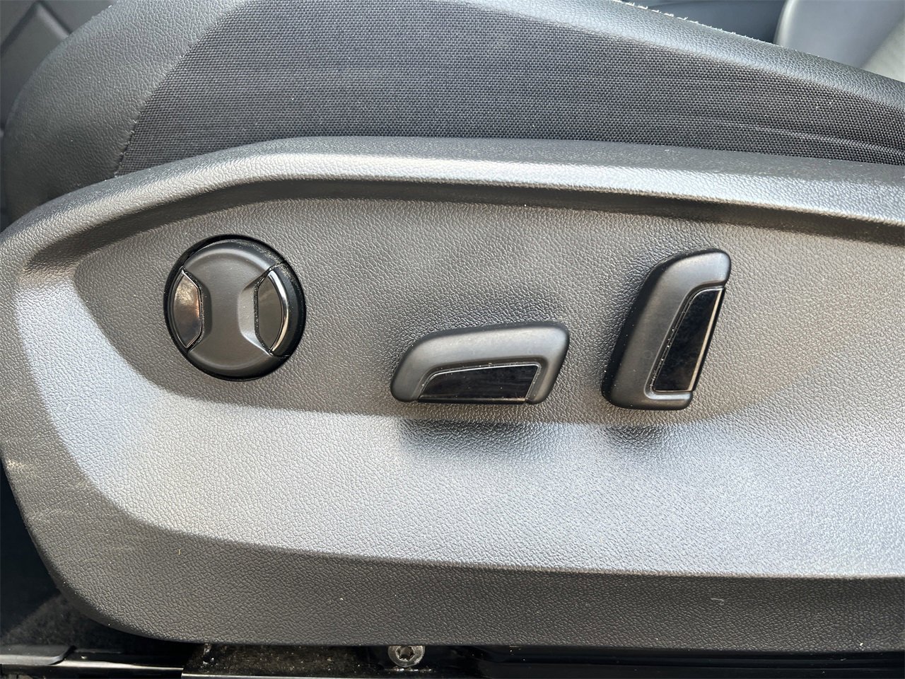 Used 2023 Volkswagen Tiguan SE image 18