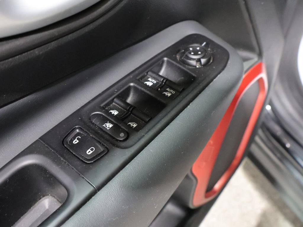 Certified 2023 Jeep Renegade Latitude w/ Sun/Sound Group AWD/4WD image 15
