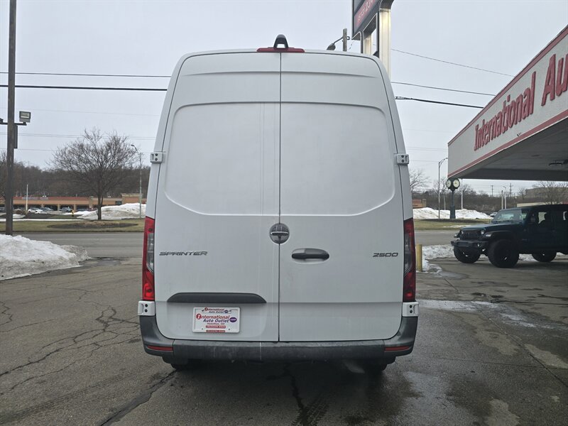 Used 2021 Freightliner Sprinter 2500 image 5