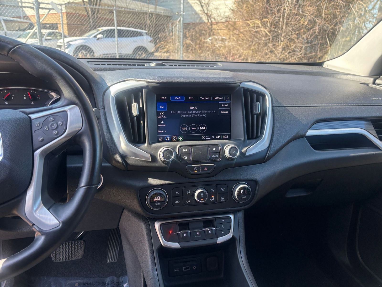 Used 2024 GMC Terrain SLT image 17