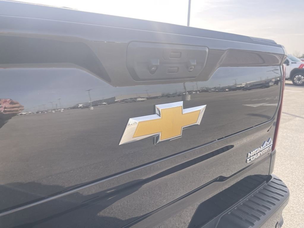 Used 2024 Chevrolet Silverado 1500 High Country w/ High Country Premium Package image 14