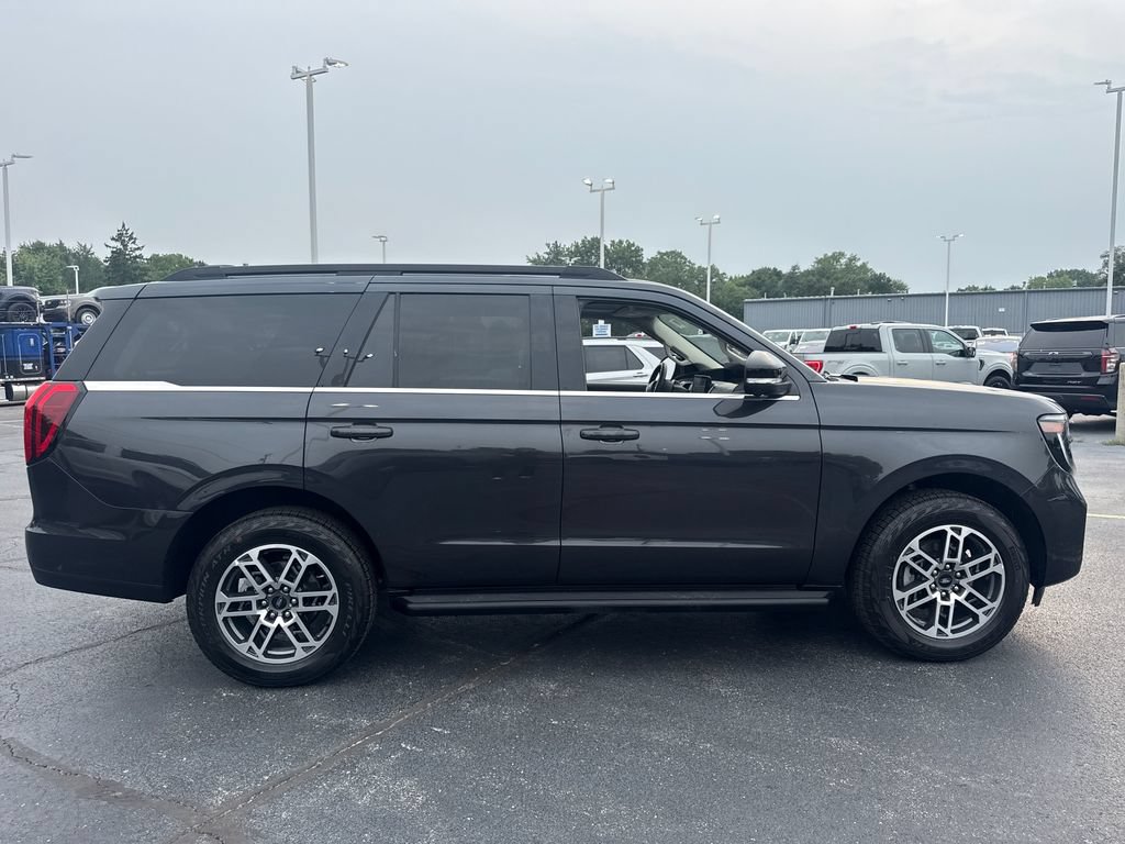 Used 2025 Ford Expedition Active AWD/4WD image 7