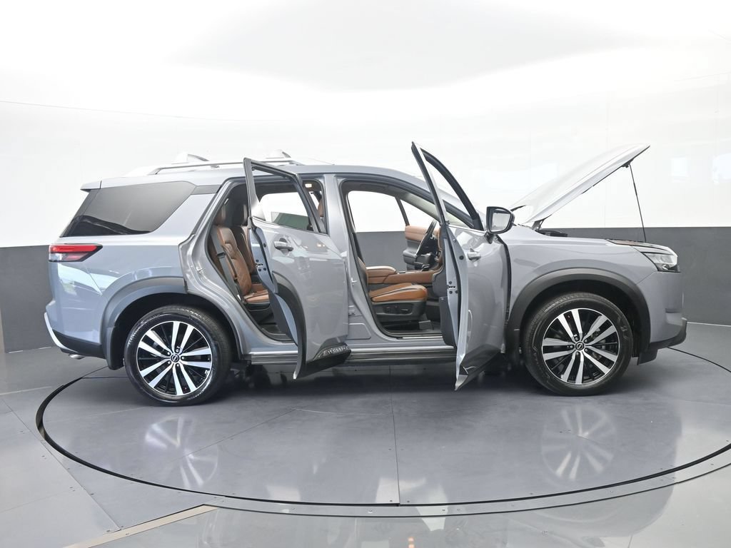 Used 2024 Nissan Pathfinder Platinum AWD/4WD image 76