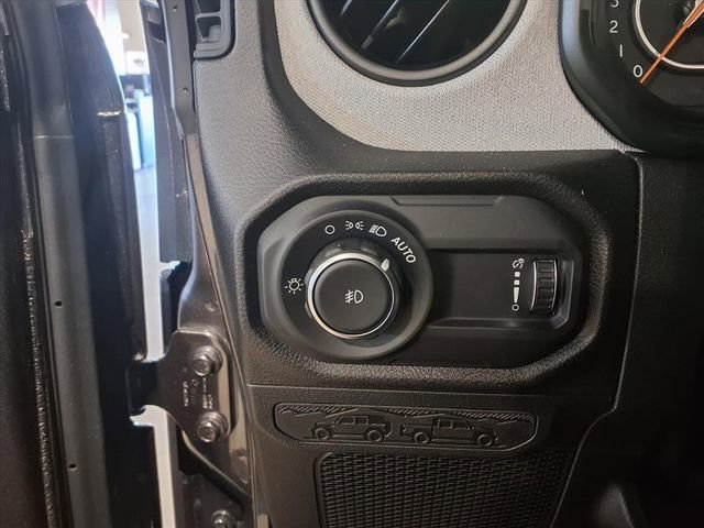 Used 2025 Jeep Wrangler Sport S image 16