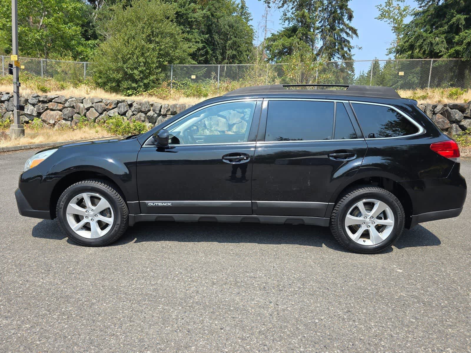 Used 2013 Subaru Outback 3.6R Limited AWD/4WD image 3