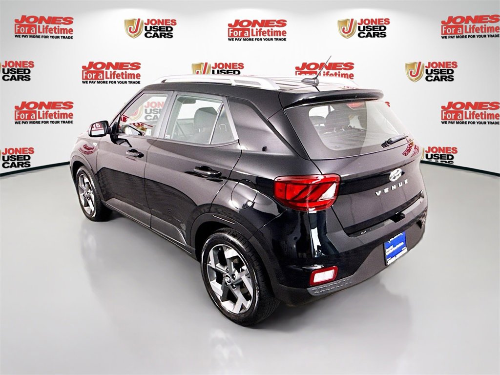 Certified 2025 Hyundai Venue SEL image 2