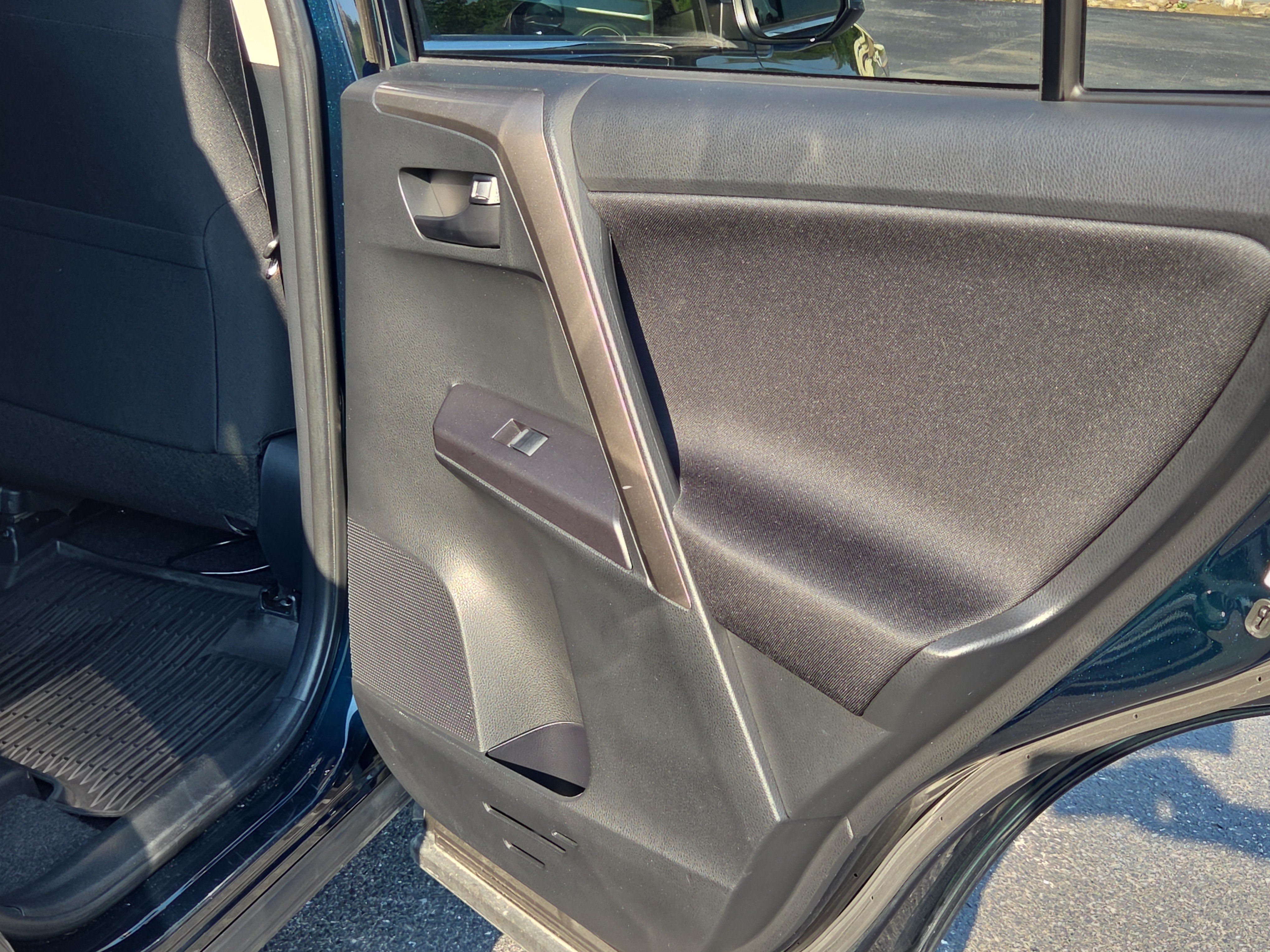 Used 2018 Toyota RAV4 LE w/ All Weather Liner Package AWD/4WD image 20