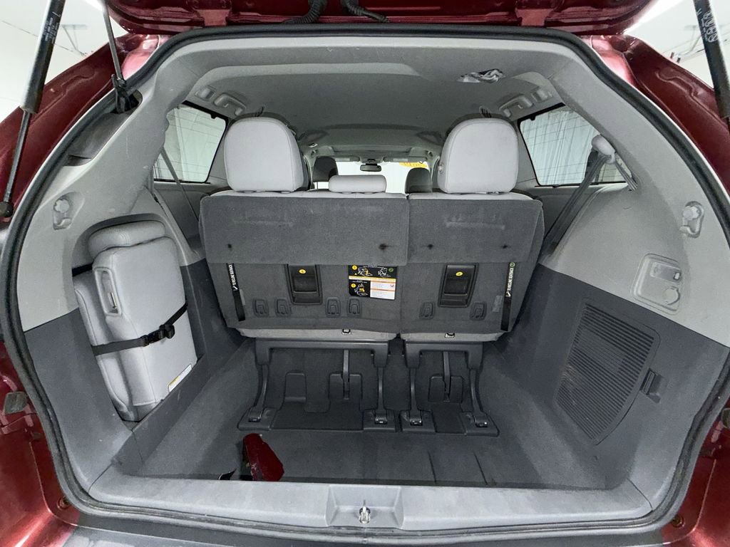 Used 2019 Toyota Sienna XLE FWD image 19