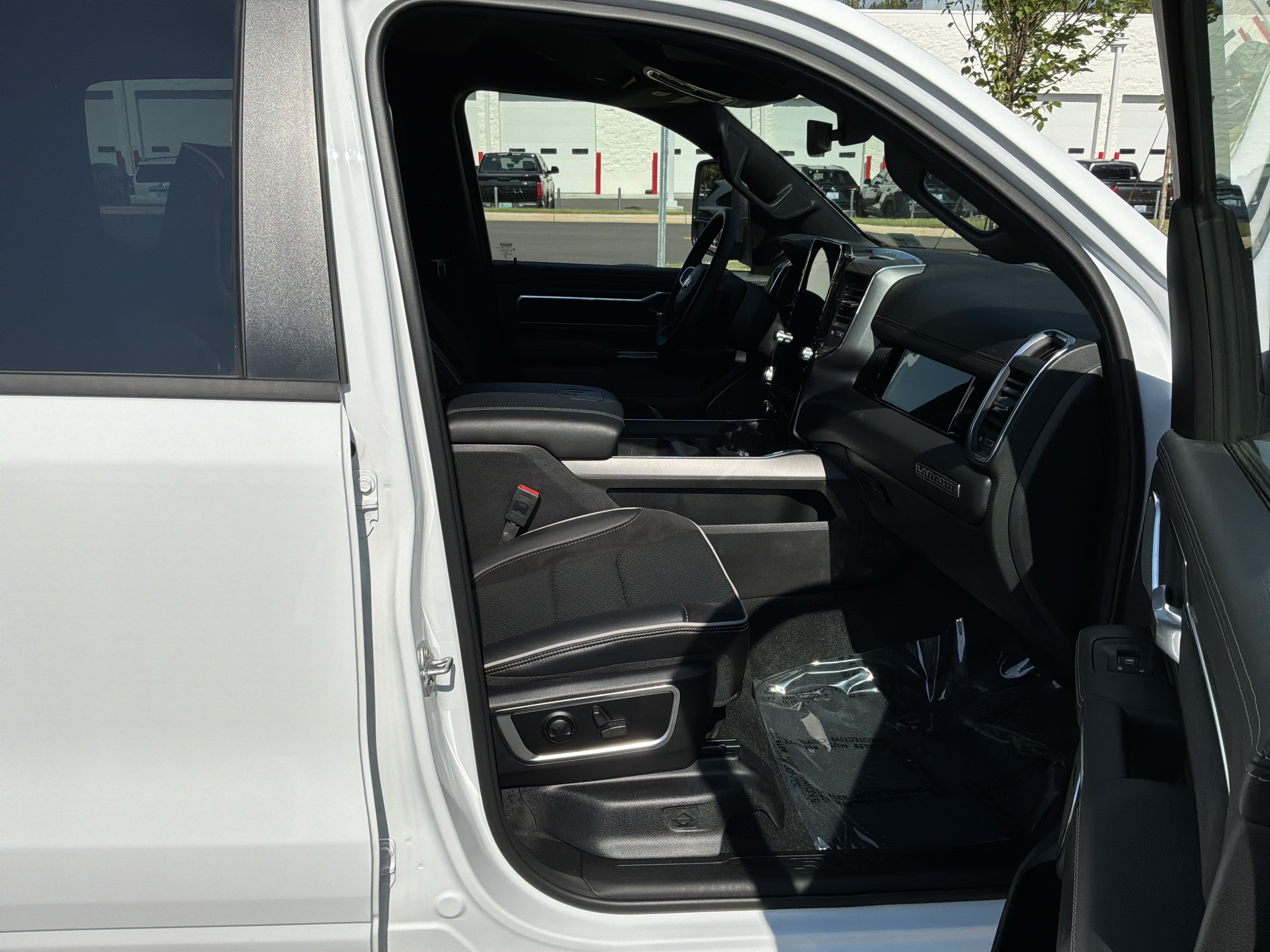 Used 2025 RAM 1500 Laramie w/ Night Edition AWD/4WD image 32