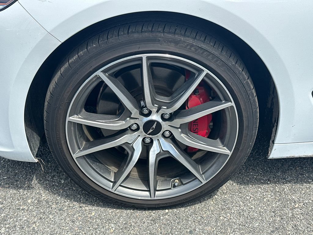 Used 2025 Genesis G70 2.5T image 11