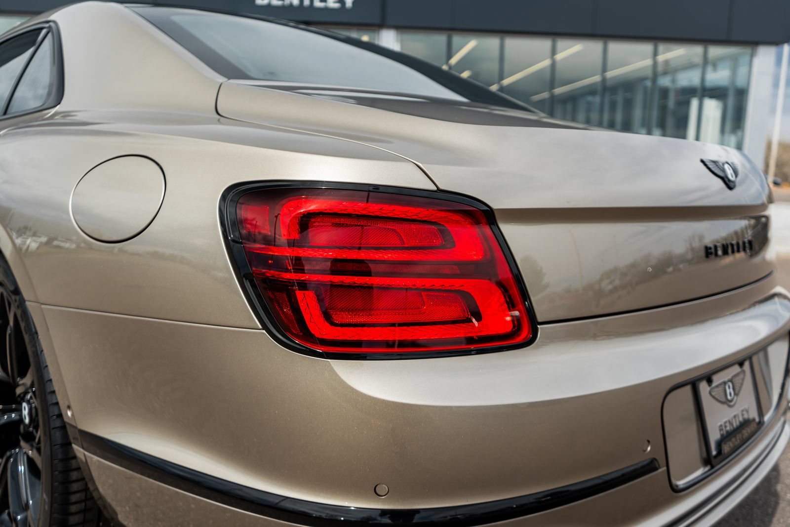 Certified 2025 Bentley Flying Spur Plug-In Hybrid AWD/4WD image 12