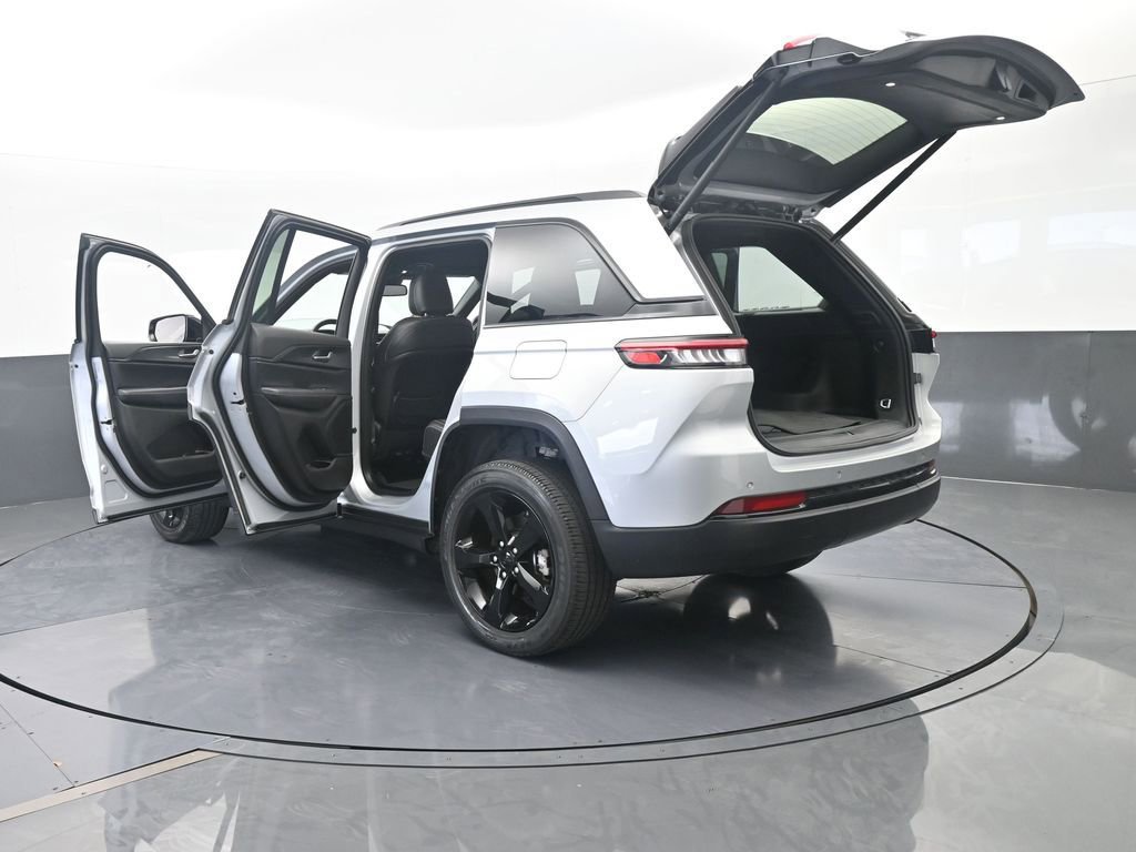Used 2023 Jeep Grand Cherokee Altitude AWD/4WD image 78