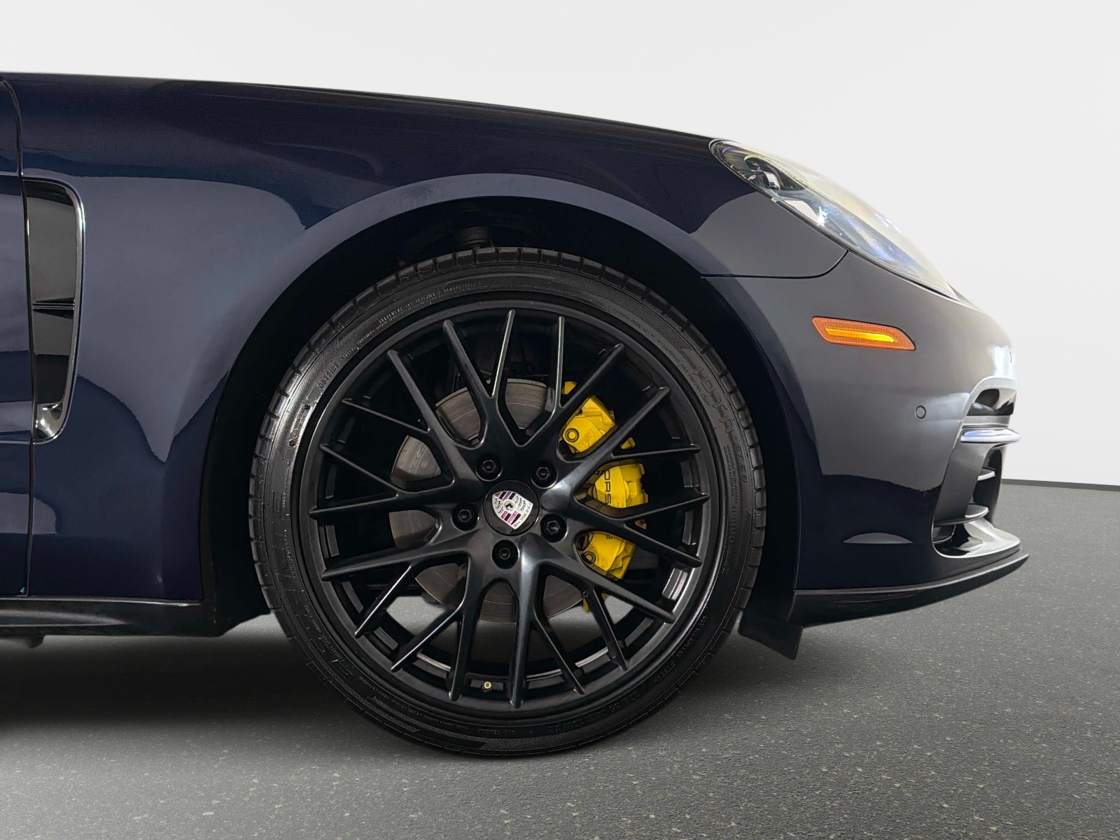 Used 2017 Porsche Panamera 4 AWD/4WD image 22