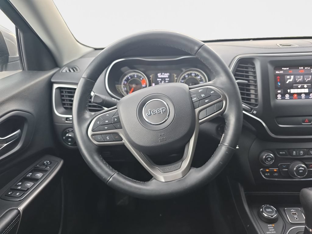Used 2019 Jeep Cherokee Latitude w/ Cold Weather Group AWD/4WD image 11