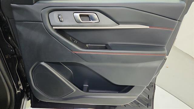 Used 2025 Ford Explorer ST-Line w/ ST-Line Street Pack image 28