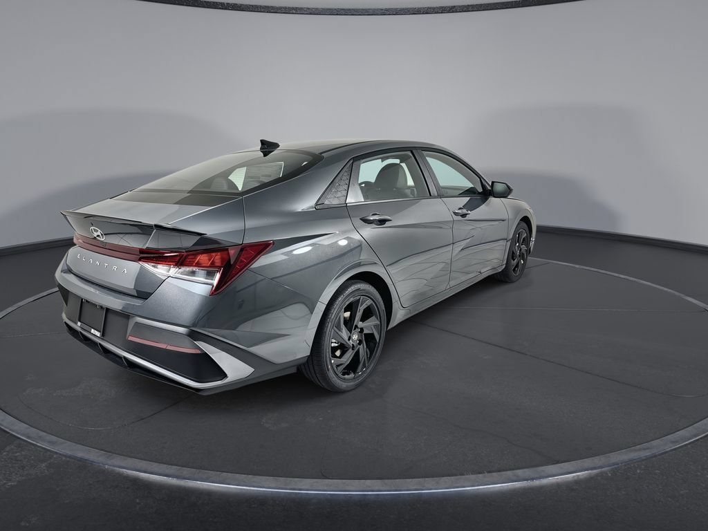 New 2026 Hyundai Elantra SEL Sport FWD image 8