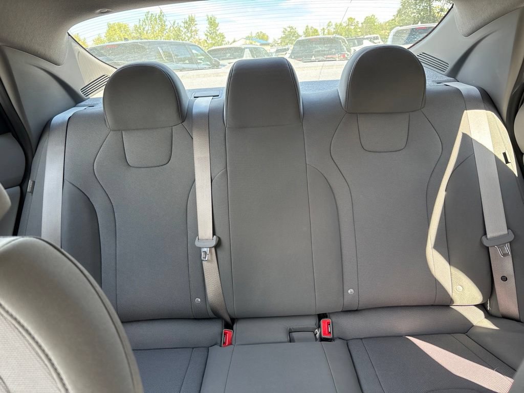 Certified 2025 Hyundai Elantra SE FWD image 20