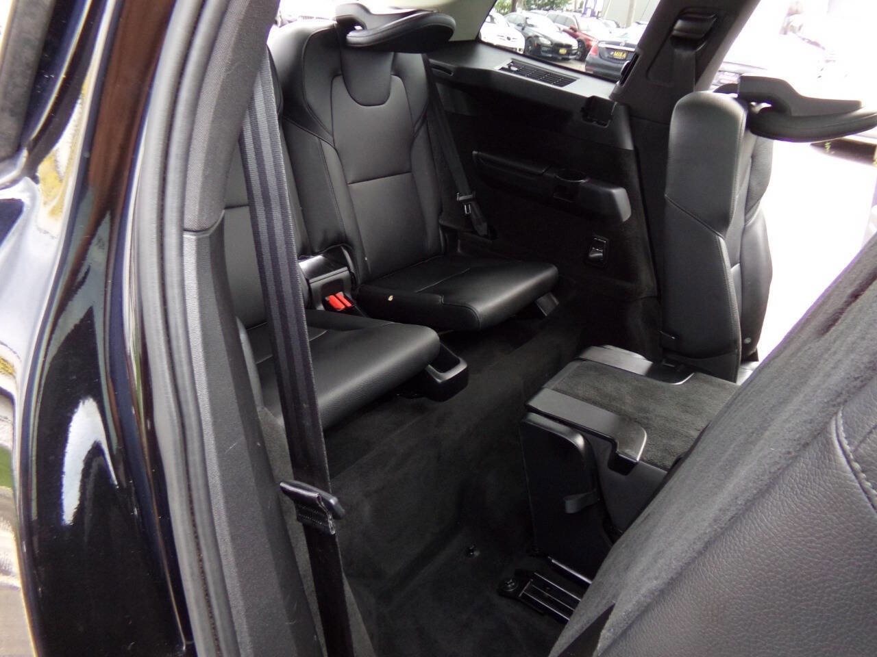 Used 2016 Volvo XC90 T6 Momentum w/ Momentum Plus Package image 24