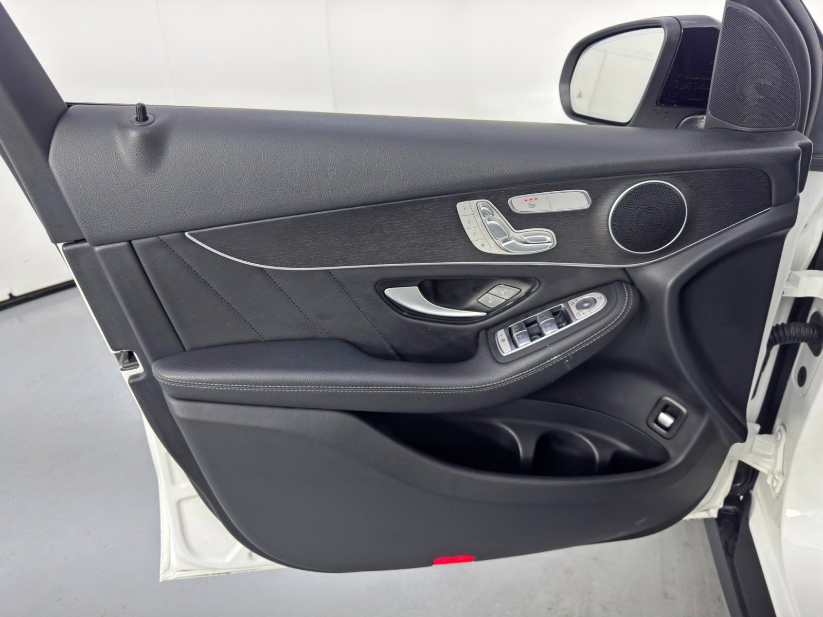 Used 2022 Mercedes-Benz GLC 300 4MATIC w/ AMG Line image 40