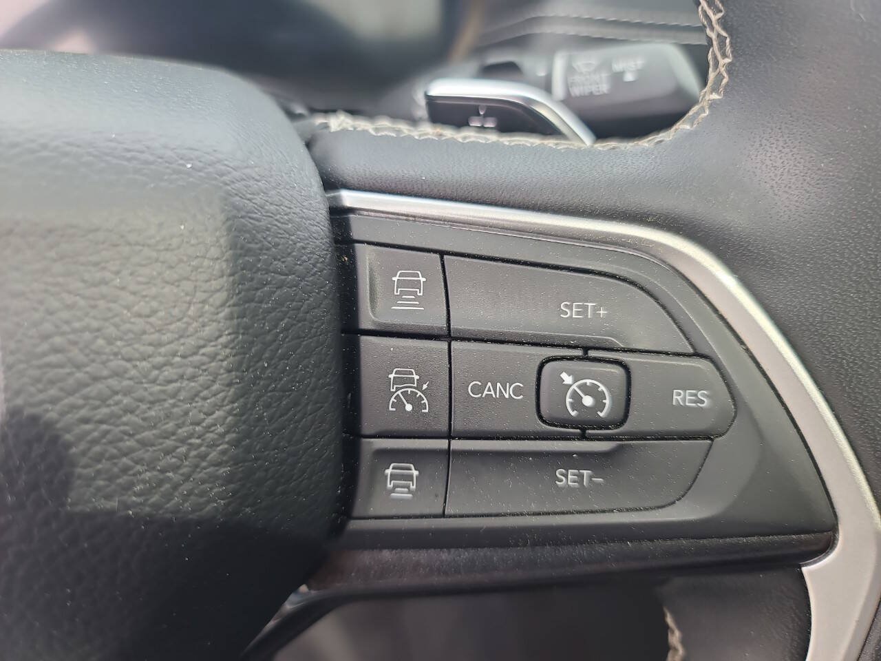 Used 2023 Jeep Grand Cherokee L Laredo RWD image 19