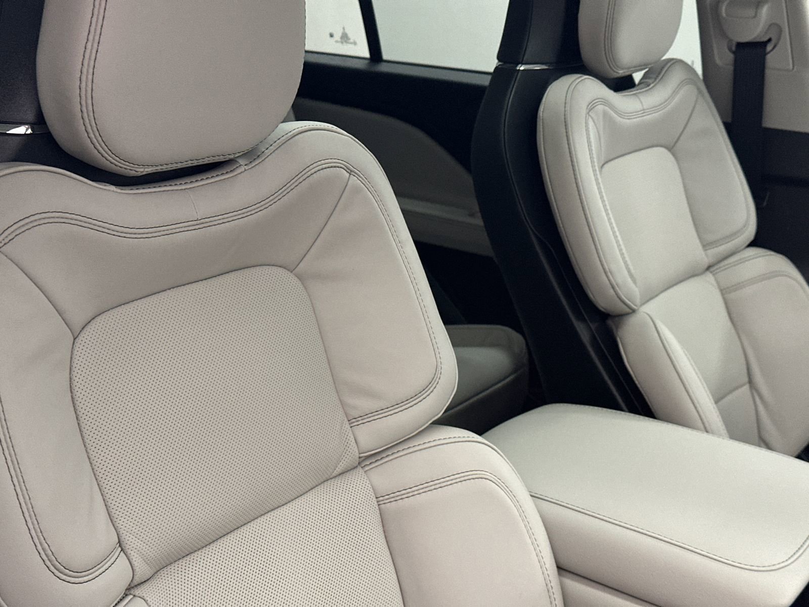 New 2026 Lincoln Aviator Reserve image 13